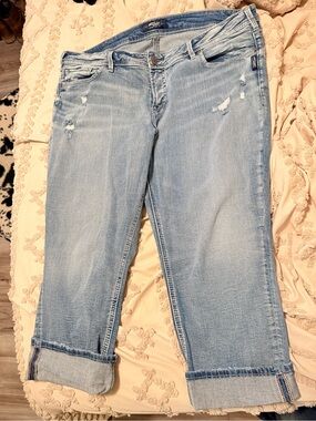 Silver Jean bundle of 3 cropped jeans.